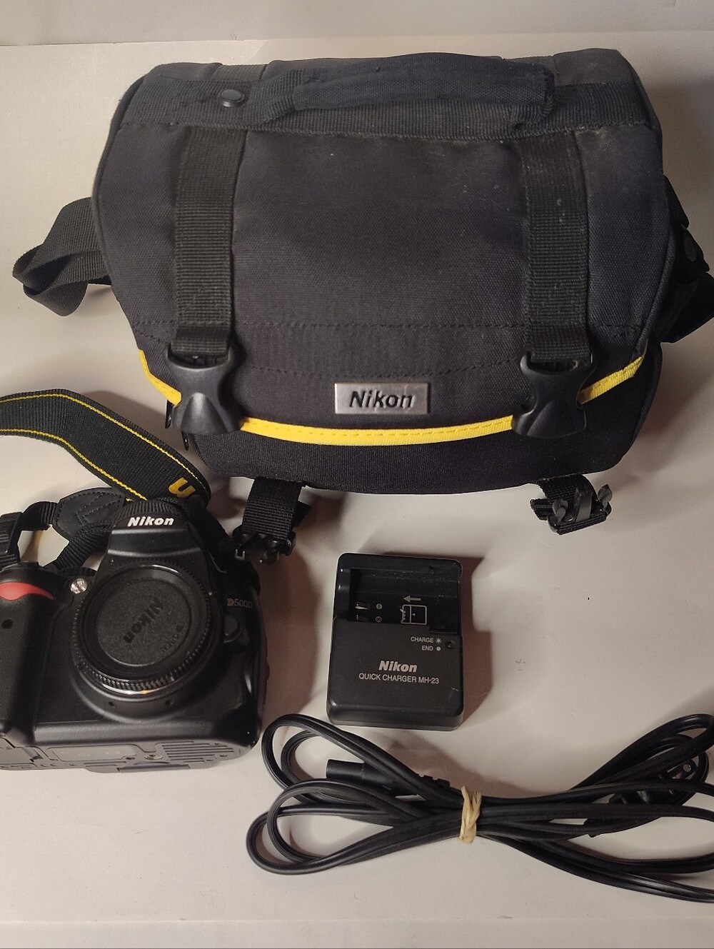 Nikon D5000 Digital SLR Camera Body, Charger, Battery, Case,SD, Remote READ